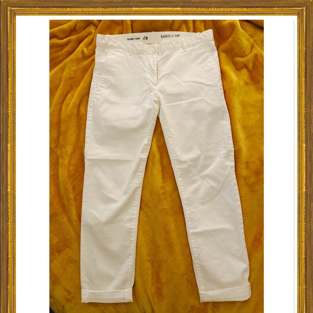 Crisp white skinny mini khakis - summer perfect 🔥